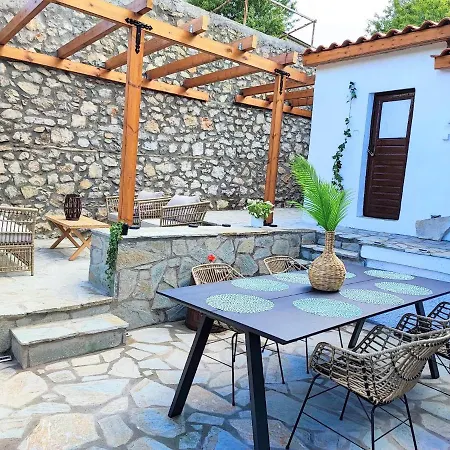 Archontiko - Stone With Fireplace And Mountain View Βίλα