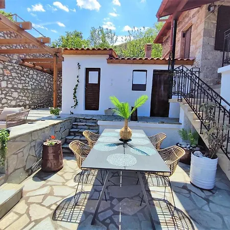 Archontiko - Stone With Fireplace And Mountain View Βίλα *